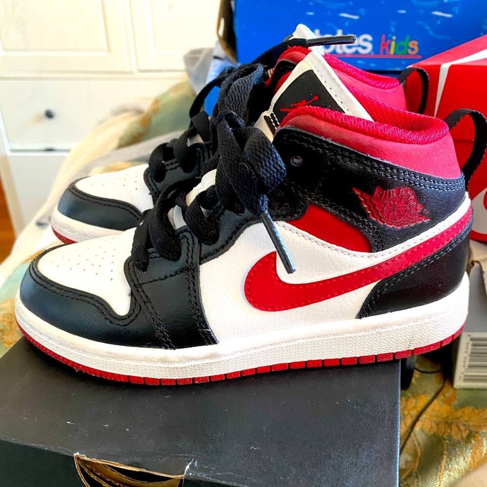 Jordan 1 Mid Preschool size 12c white, red, black